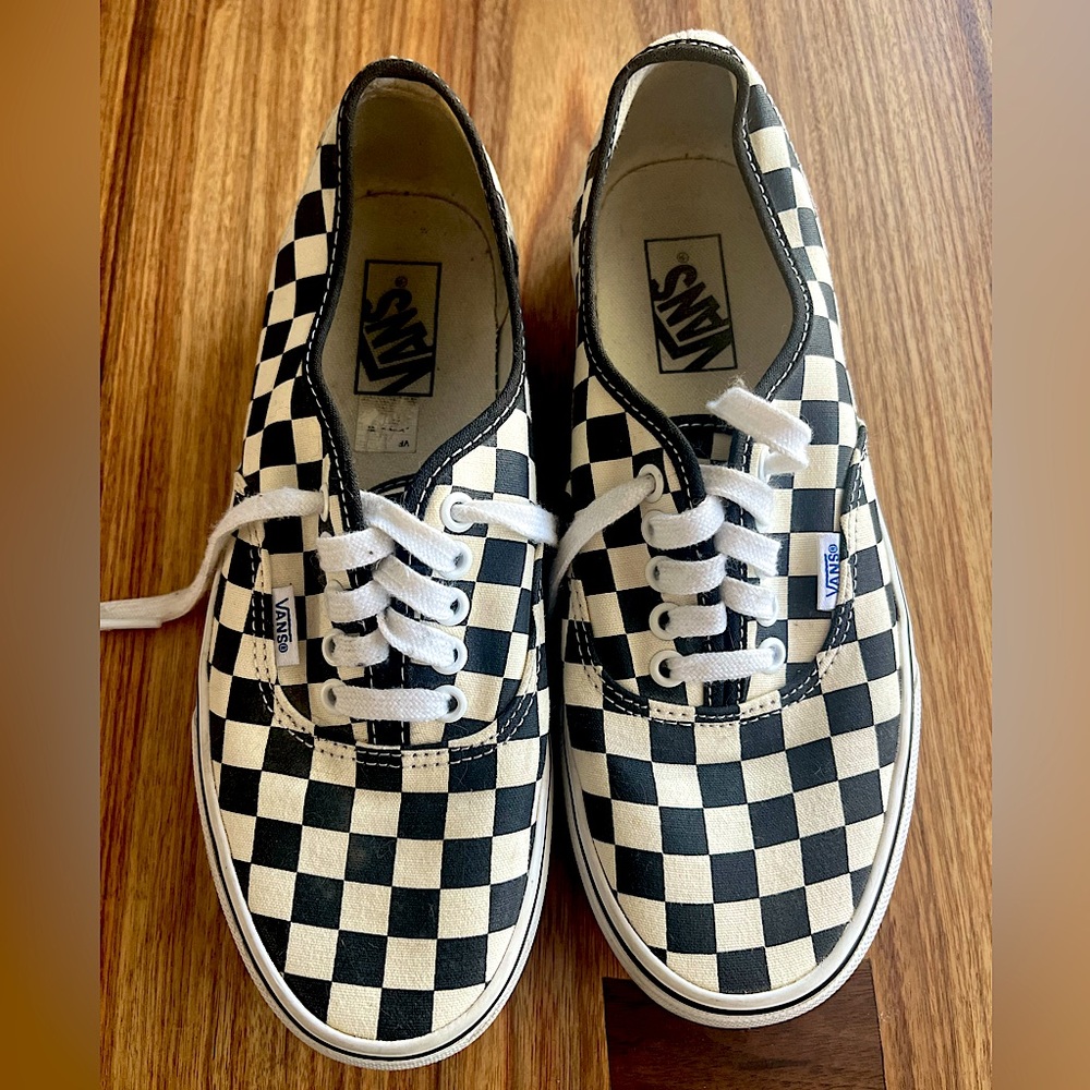 Authentic style, low top, black and which checker Vans